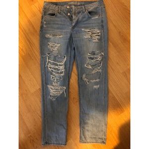 american eagle size 6 mom jean with holes
